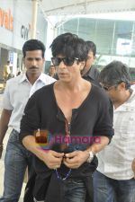 Shahrukh Khan arrive from Kolkata after KKR win in Domestic Airport, Mumbai on 12th April 2011 (21).JPG
